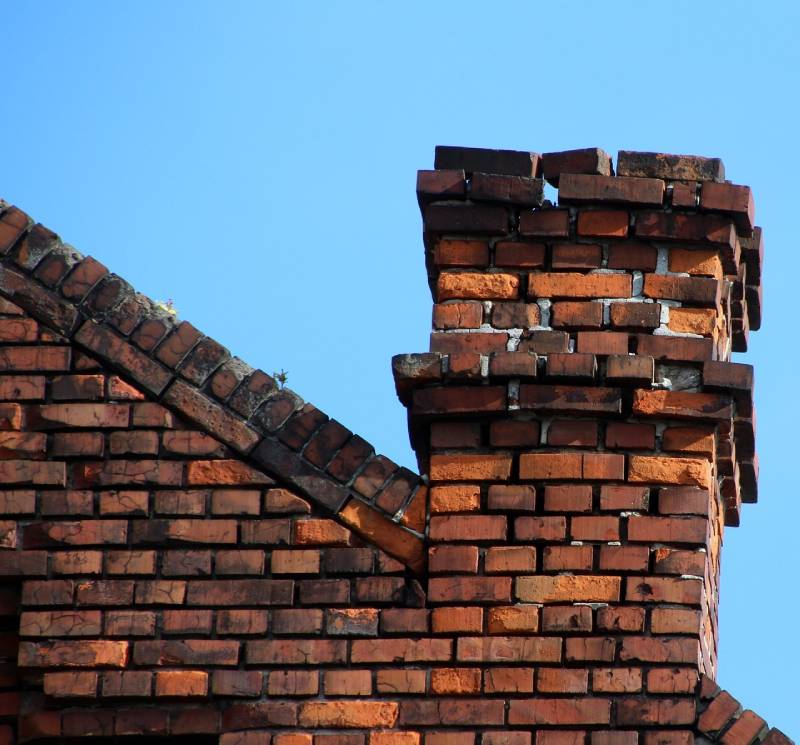 Signs Your Alsip Home Needs a Chimney Inspection Damaged chimney on an Alsip home showing cracks and missing mortar